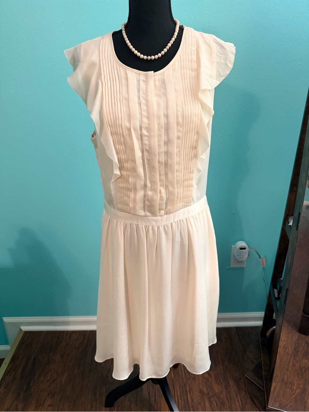 Banana Republic Cream Ruffle Sleeve Pintuck Dress